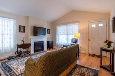 17 Stinson Dr unit 11, Nashua, NH 03063 - photo 6