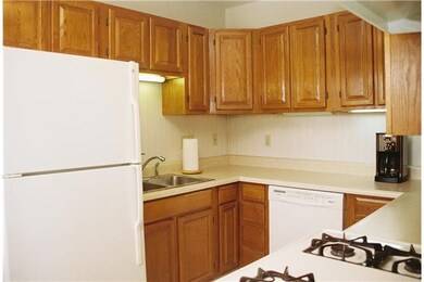 Kitchen. Kitchen w/Gas Stove and Eat-In Breakfast 
