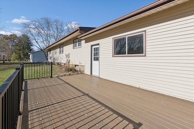 122 Edgemont Dr, Howell, MI 48855 - photo 6