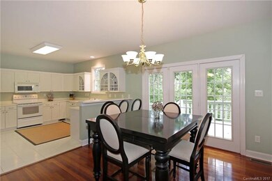Sunny Breakfast Dining Area