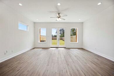 3504 Caplin St unit B, Houston, TX 77026 - photo 4
