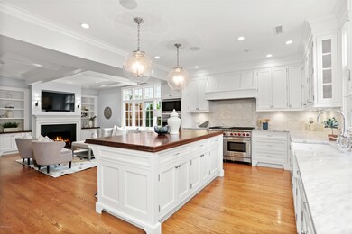 Kitchen Adjacent Family Room