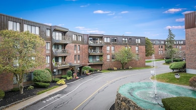 1002 Paradise Rd unit PHE, Swampscott, MA 01907 - photo 2