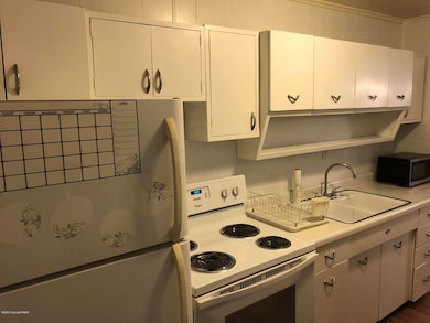 166 W Broadway, Jim Thorpe, PA 18229 - photo 2