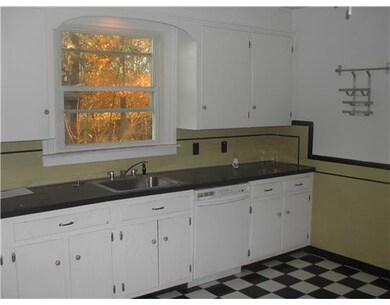 472 Ballou St, Woonsocket, RI 02895 - photo 3