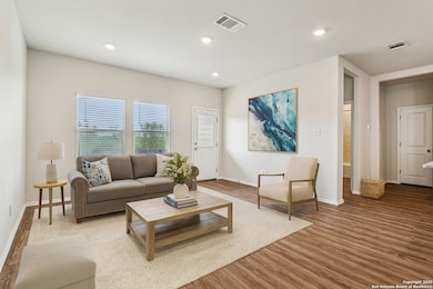 4006 Bay Leaf Loop, von Ormy, TX 78073 - photo 2