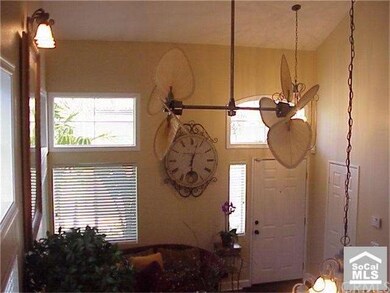 Casa Blanca dual ceiling fan in living room.