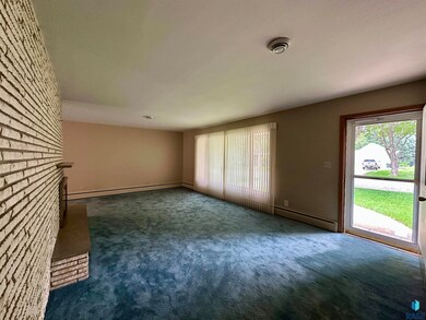 511 W Crawford St, Luverne, MN 56156 - photo 3