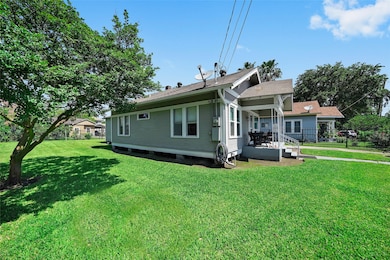 325 N Sidney St, Houston, TX 77003 - photo 2