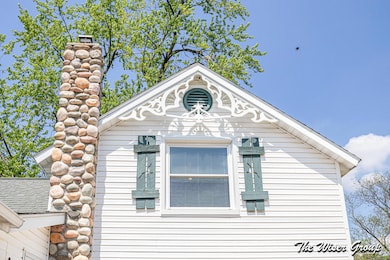 88 E Cherry St NE_19