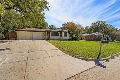 536 Oak Park Dr, Hurst, TX 76053 - photo 2