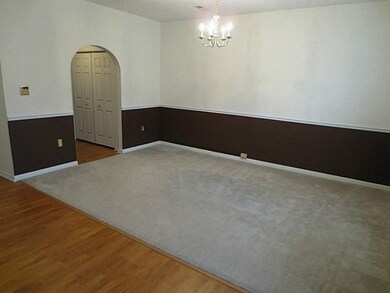 Dining Room. Chair rail molding.