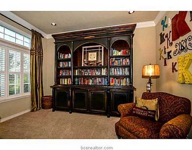 Studio/Study/Office. Study and/or office