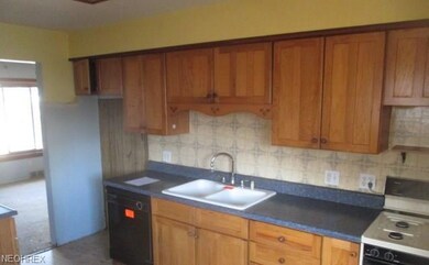 319 Gayle Dr, Sheffield Lake, OH 44054 - photo 4