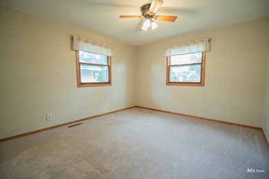 51 Austin Ave, Carpentersville, IL 60110 - photo 7