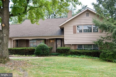 2803 Saint Albans Dr, Reading, PA 19608 - photo 2