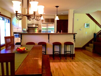 Dining & Kitchen