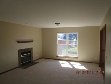 1150 Newcastle Ln, Aurora, IL 60506 - photo 2