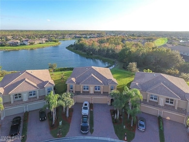 Birds eye view of property featuring a residential