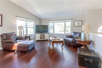 110 Iroquois Rd, Narragansett, RI 02882 - photo 4