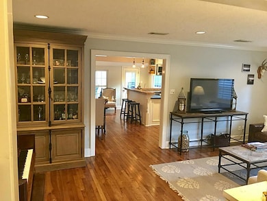 1559 Sue Barnett Dr, Houston, TX 77018 - photo 2