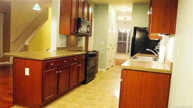 Great kitchen. Lots of space to prepare food and serve for entertaining.