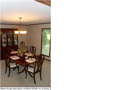 Nice dining area with plenty of room for the famil