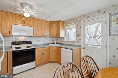 1016 Dale Rd, Secane, PA 19018 - photo 6