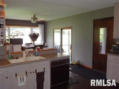 2514 W 59th St, Davenport, IA 52806 - photo 6