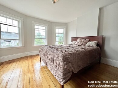24 Middle St unit 2, Newton, MA 02458 - photo 2