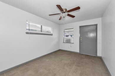 4203 Hirsch Rd unit 10, Houston, TX 77026 - photo 3
