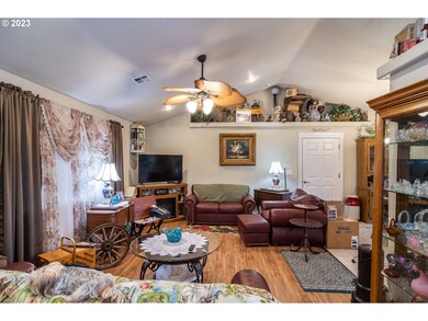 115 Arnold Ln, Myrtle Creek, OR 97457 - photo 7