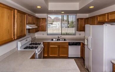 03 Kitchen Dining Rm-4126-2 bal.jpg