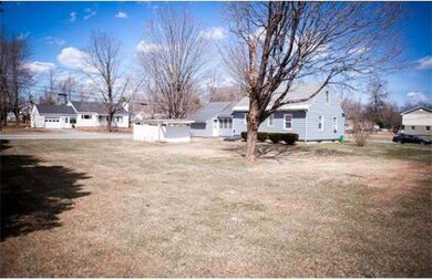 50 Davis St, Turners Falls, MA 01376 - photo 4