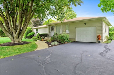 34 Randall St, Greenville, RI 02828 - photo 4