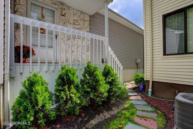 32 Kennedy Ct, North Middletown, NJ 07748 - photo 3
