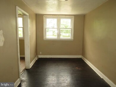 337 Mulberry St, Darby, PA 19023 - photo 4