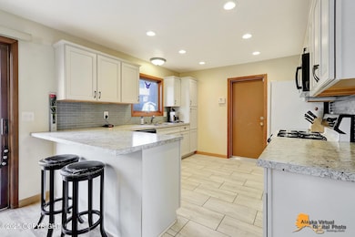 Kitchen w/Breakfast Bar