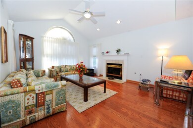 1467 Greenbriar Ct unit 1467, South Park, PA 15129 - photo 5