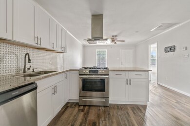 2045 W Blum St unit B, Alvin, TX 77511 - photo 5