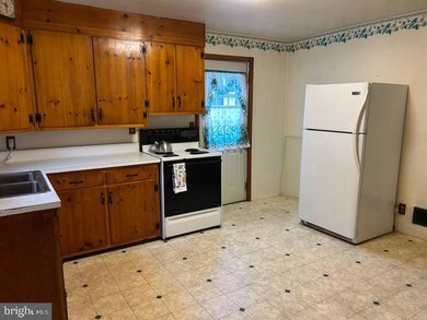 924 W 6th St, Lewistown, PA 17044 - photo 2