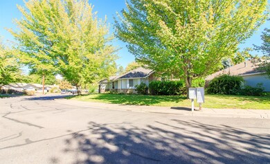 464 Vincent Ave, Central Point, OR 97502 - photo 3