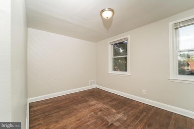 8624 Oak Rd, Parkville, MD 21234 - photo 7