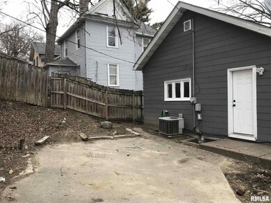 1118 Spring St, Davenport, IA 52803 - photo 2