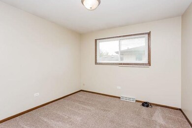 8308 S 77th Ct, Bridgeview, IL 60455 - photo 3