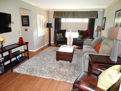 Living Rm to Entry