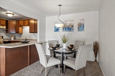 592 Somerset Ln unit 7, Crystal Lake, IL 60014 - photo 5