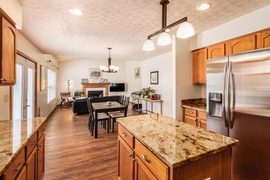 Kola kitchen b