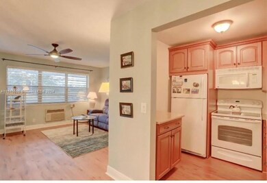 146 Windsor E unit G, West Palm Beach, FL 33417 - photo 6