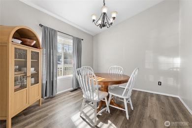 Formal dining room or flex space